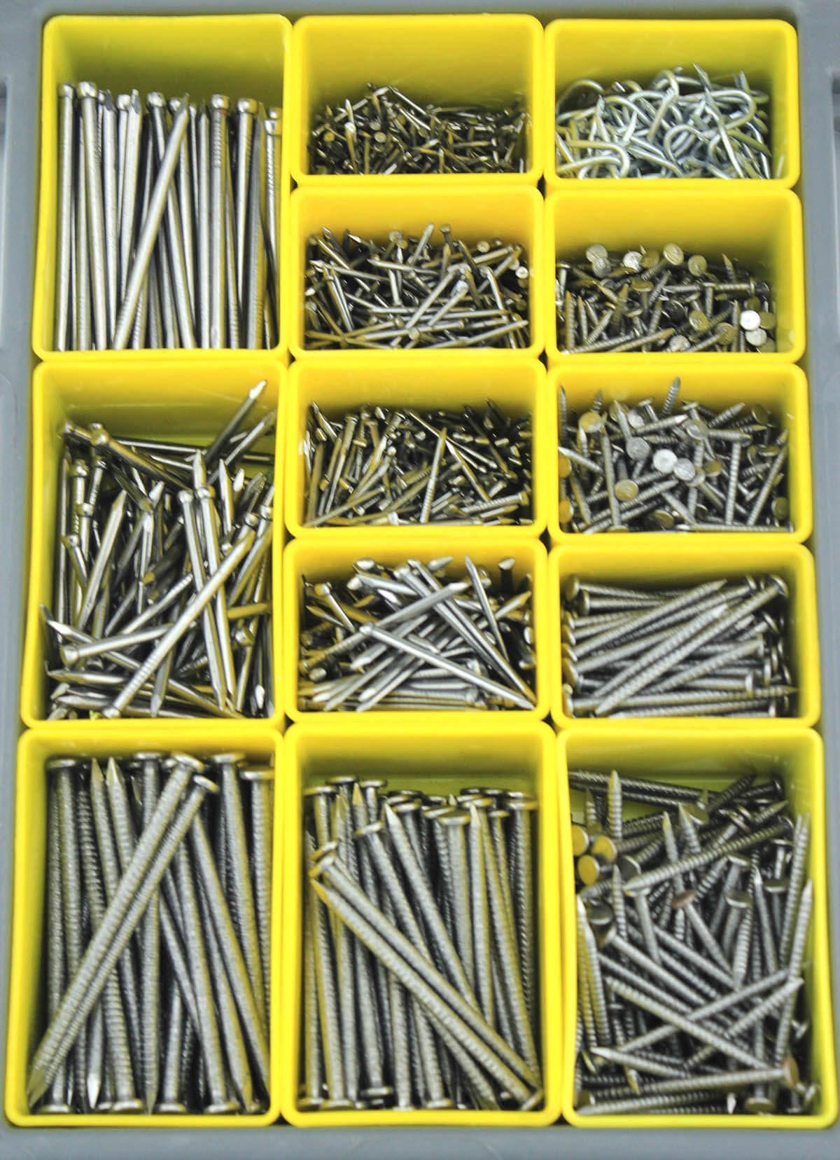 Clavos de anillo anular